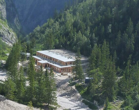 © WZV / Homann.Zehl Architekten 03_WZV_Der_Berg_ruft_Edelstahl_Rostfrei_auf_der_Alm.JPG