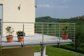 © WZV / Eberle & Peck Metallbau GmbH IMG_00911_Eberle_u_Peck_ohne_Dachrinne_nur_eine_S_ule_klein.JPG