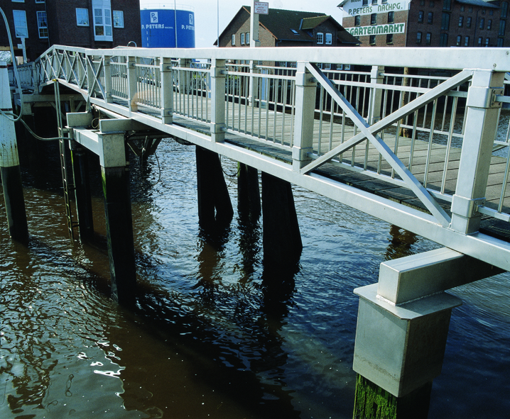 WZV_Bruecke_Husum_1_Informationsstelle_Edelstahl_Rostfrei_ISER_klein.jpg